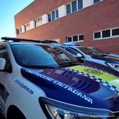 Localizan en Alicante a un bebé de año y medio solo por la calle, en pañales y descalzo bajo la lluvia