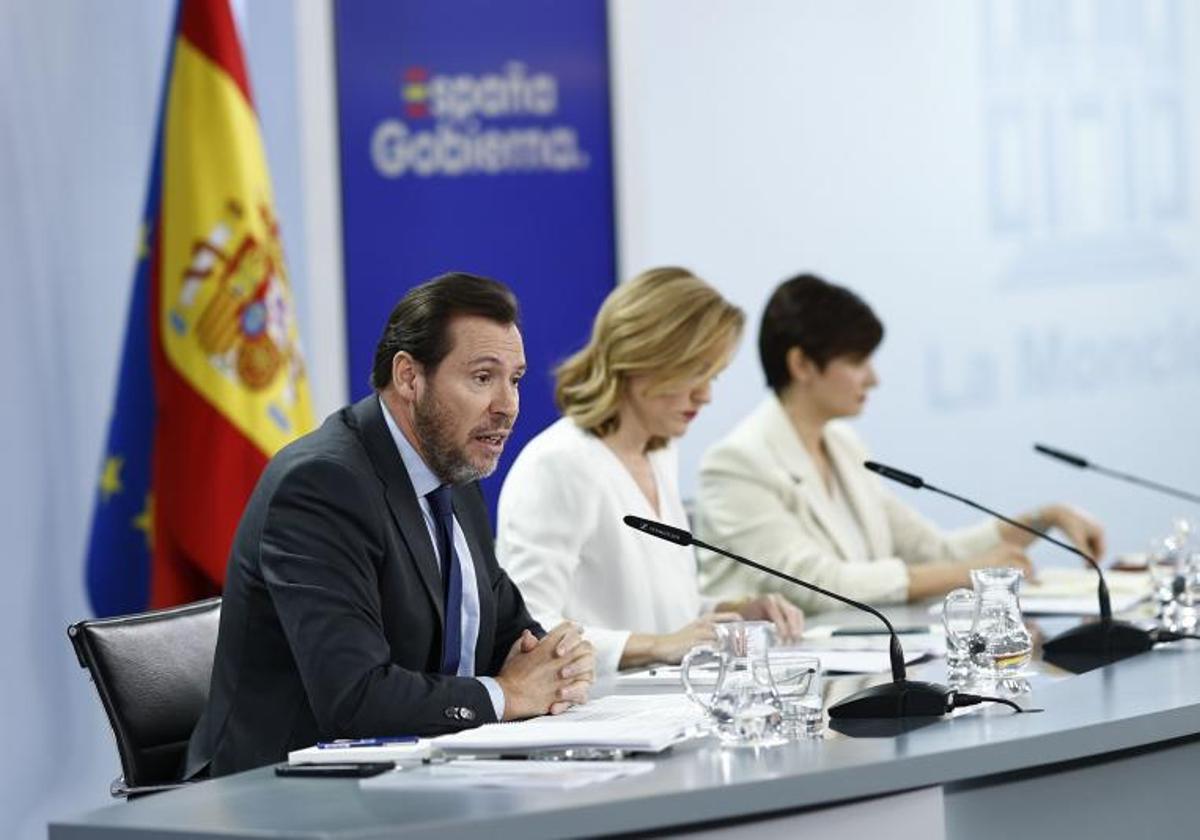 El ministro de Transportes, Óscar Puente, en rueda de prensa.