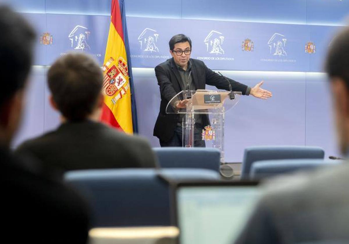 Gerardo Pisarello ofrece este martes una rueda de prensa en el Congreso.