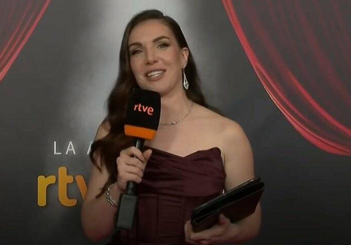 Ines Hernand durante la retrasmisión de los premios Goya.