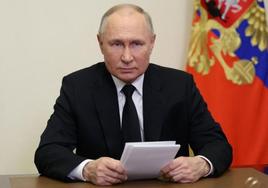 El presidente ruso, Vladímir Putin, en un reunión por videoconferencia este miércoles en la residencia estatal Novo-Ogaryovo, en las afueras de Moscú.