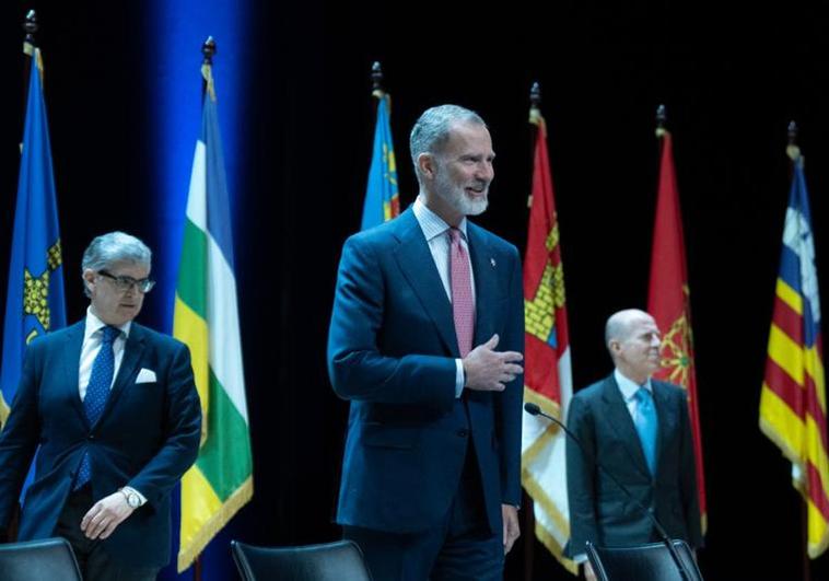 El Rey Felipe VI durante el acto de entrega de los despachos a 160 nuevos jueces.