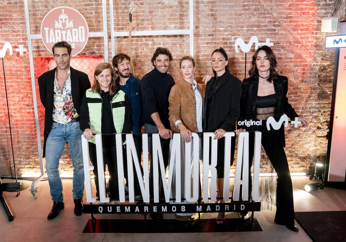 Jon Kortajarena, Emilio Palacios, Marcel Borràs, Álex García, Teresa Riott, María Hervás e Irene Esser, en la presentación de la serie.