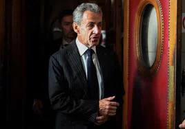 El expresidente francés Nicolas Sarkozy, a la salida este miércoles del tribunal de París.