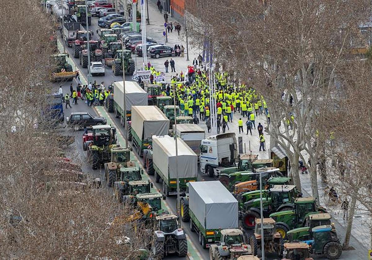 Çiftçilerin grevi nedeniyle bu perşembe günü yollar kapandı, güncellenmiş DGT haritasına bakın