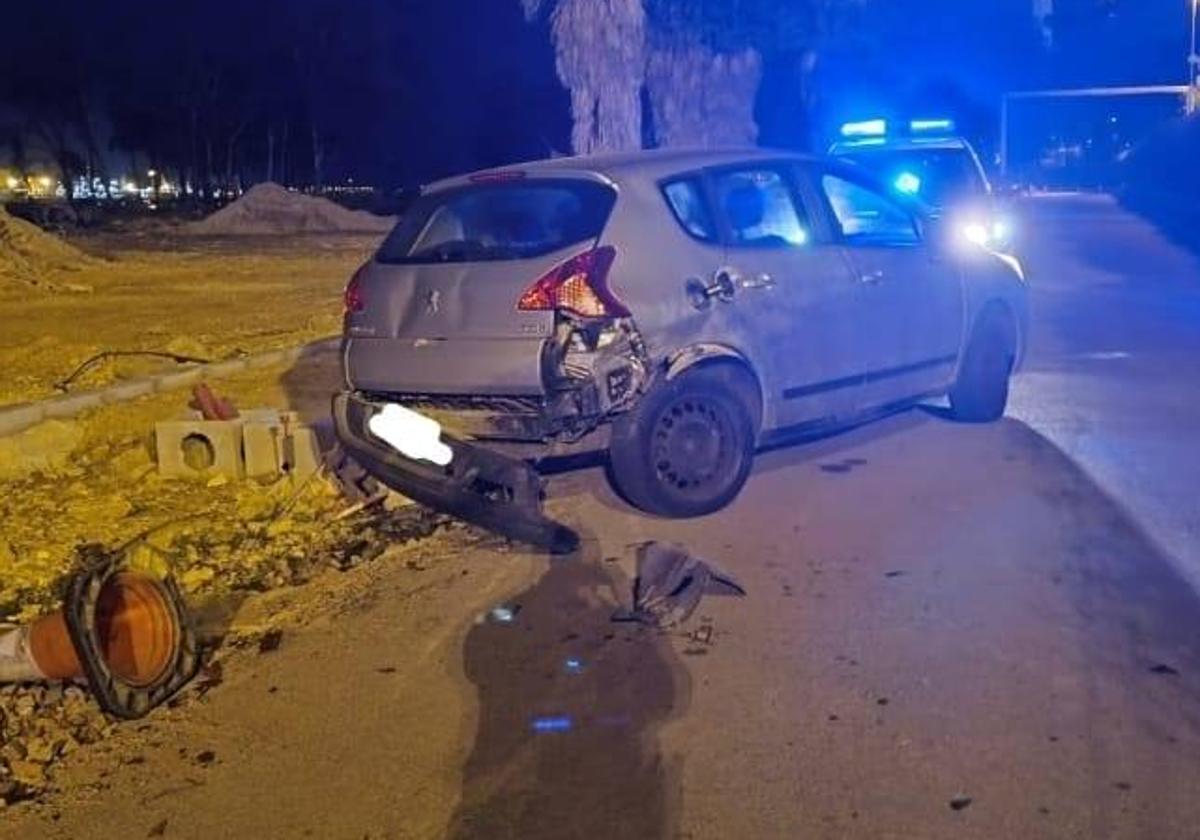 Imagen de la embestida de unos narcos a un coche de la Guardia Civil