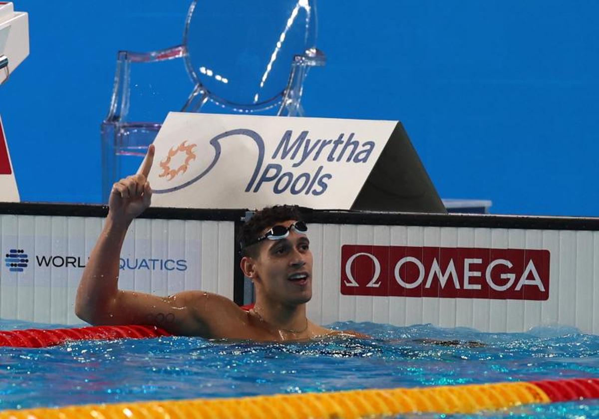 Hugo González, tras conquistar el título mundial en los 200 espalda.