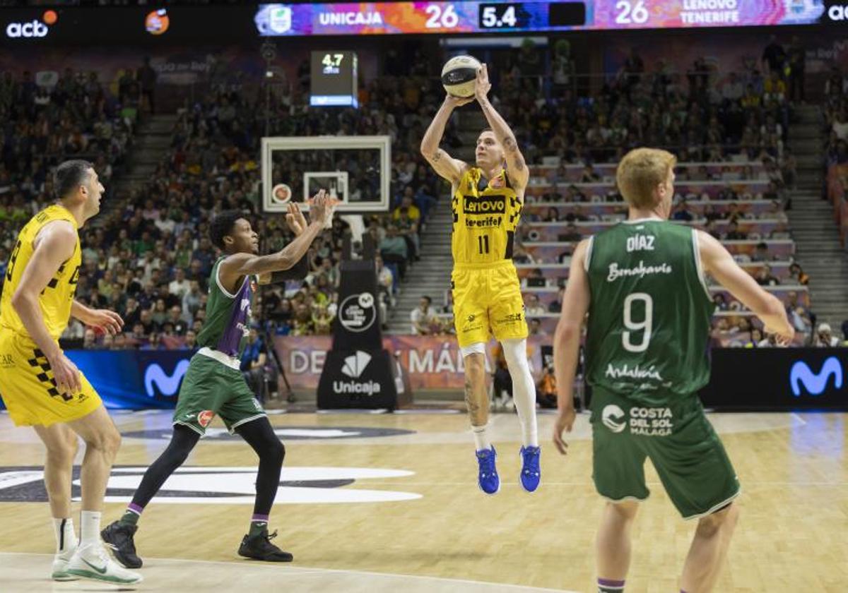 El Tenerife se toma la revancha y deja fuera al campeón