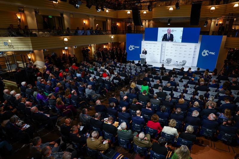 Imagen de la primera sesión oficial del foro internacional.