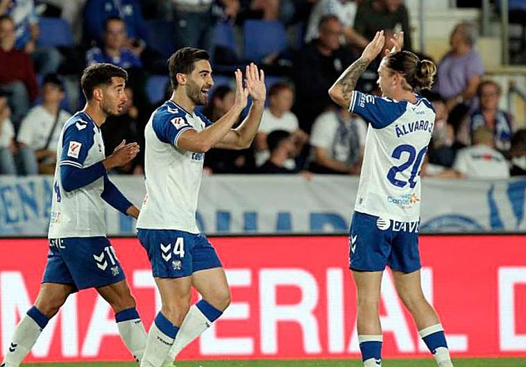 El Tenerife coge aire ante el Eldense y aleja el fantasma del descenso