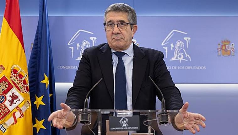 López defiende «no flagelarse» tras la debacle del PSOE en Galicia