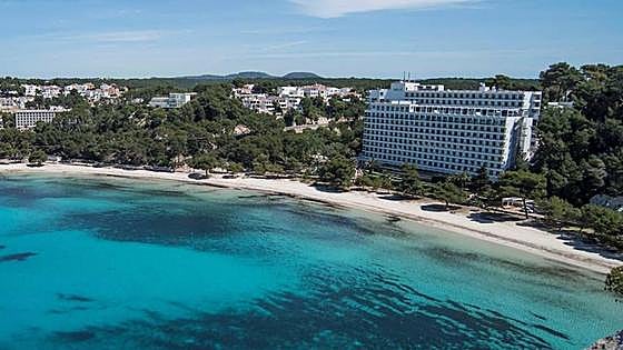 Meliá se dispara en Bolsa tras la compra del 40% de tres hoteles por Banco Santander