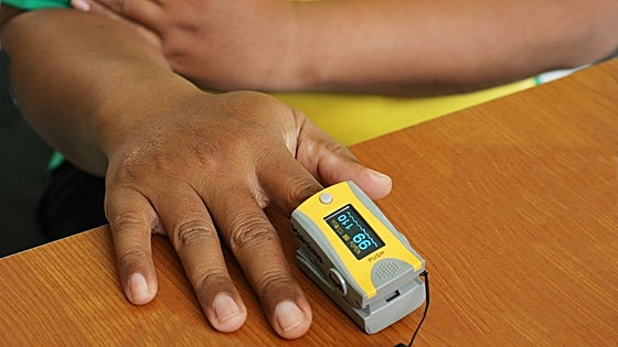 Controla tus constantes vitales en casa con estos prácticos pulsioxímetros