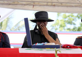 Martine Moïse en el funeral de su marido y expresidente de Haití.