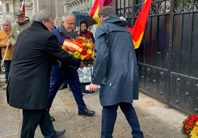 Un momento del homenaje en París a Celestino Alfonso.