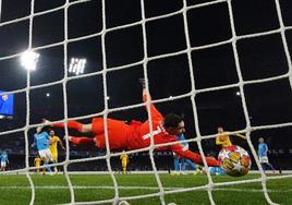 Robert Lewandowski celebra el gol ante el Nápoles.