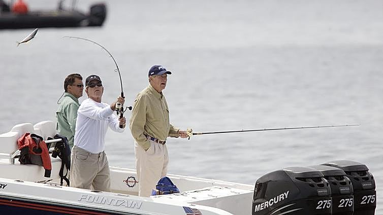 El bote de pesca de George H. W. Bush se subasta por casi medio millón de dólares