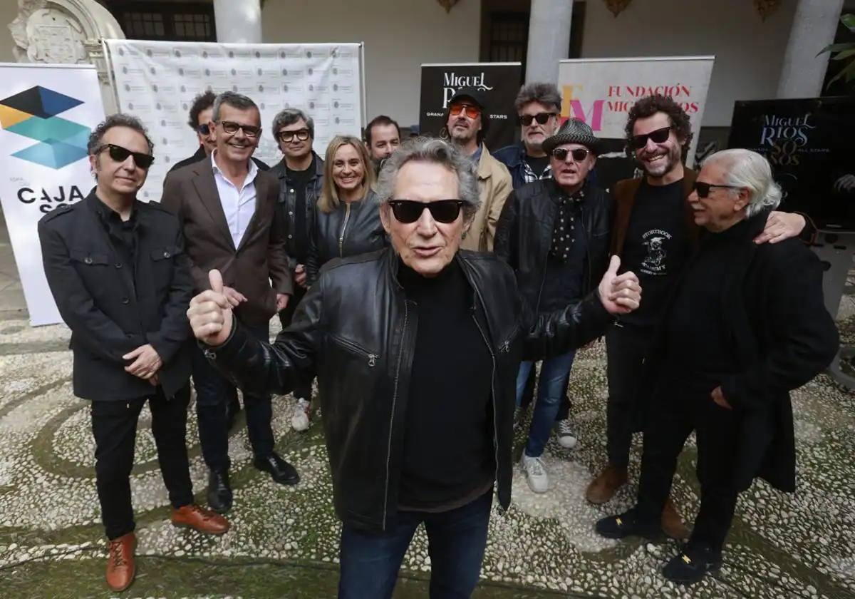 Miguel Ríos, bien rodeado en la presentación del concierto por sus 80 años