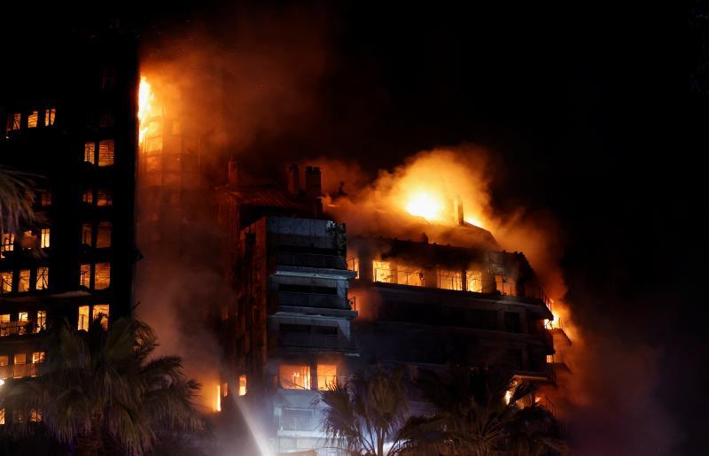 El incendio ha comenzado en la quinta planta del edificio.