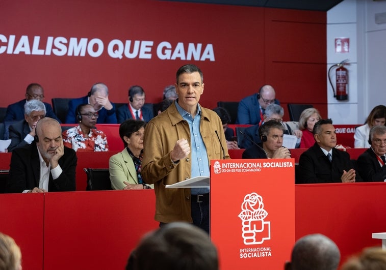 El líder del PSOE, Pedro Sánchez, este sábado ante el consejo de la Internacional Socialista, en Ferraz.