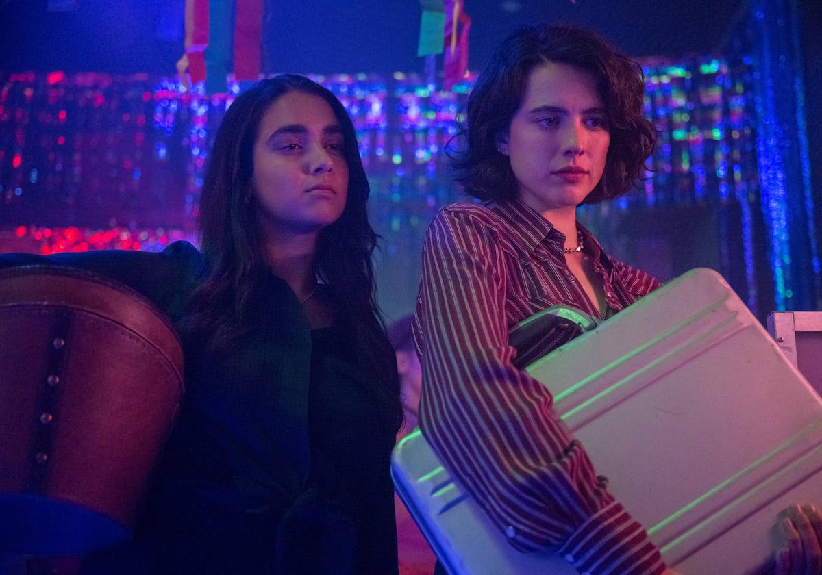 Geraldine Viswanathan y Margaret Qualley son Marian y Jamie.