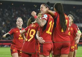 Las jugadoras de la selección española femenina celebra uno de los goles ante Países Bajos