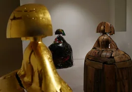 Varias de las esculturas de inspiración velazqueña que Manolo Valdés expone y vende en Opera Gallery hasta el 13 de abril