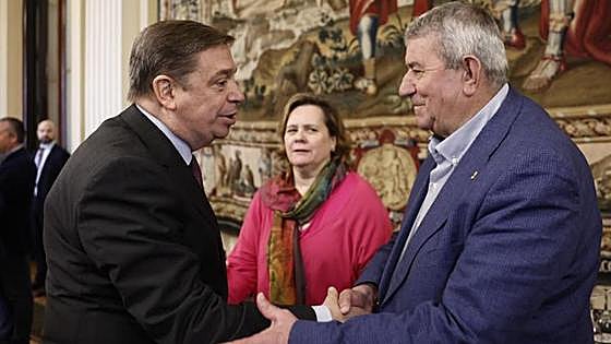 Planas ofrece al campo mejoras fiscales y en los seguros para frenar las protestas