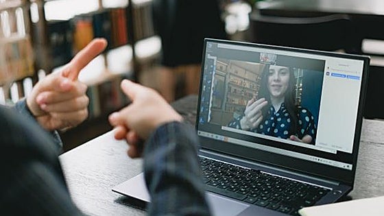 Cuando la tecnología discrimina: «Somos el 10% de la población de España y nos sentimos olvidados»