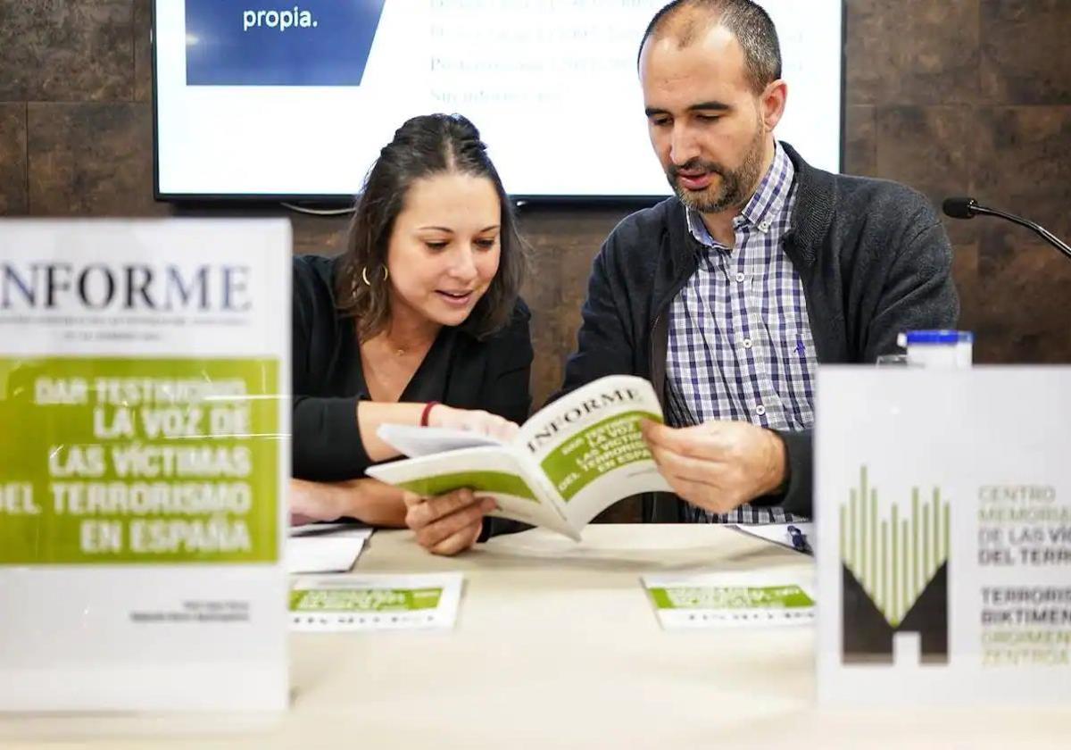 Los historiadores Raúl López Romo y Ale Ibarra, durante la presentación.