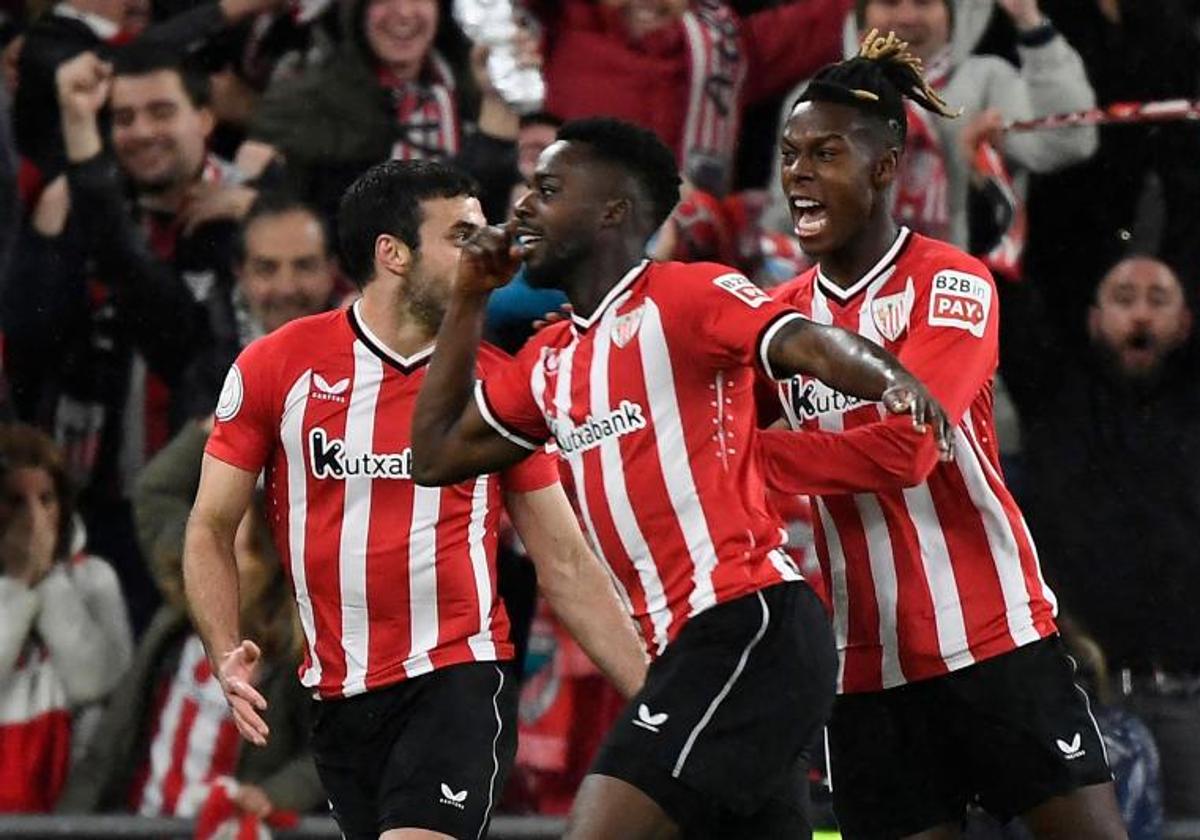 Iñaki y Nico Williams celebran el gol que abrió el marcador en San Mamés.