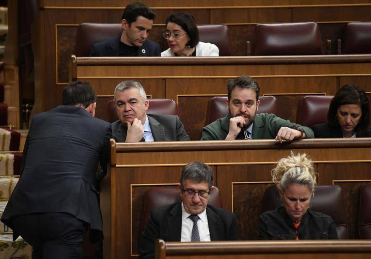 El desaliento cunde en el PSOE ante una legislatura que no levanta cabeza