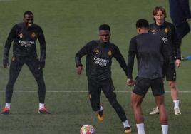 Los jugadores del Real Madrid preparan el duelo del miércoles frente al Leipzig.