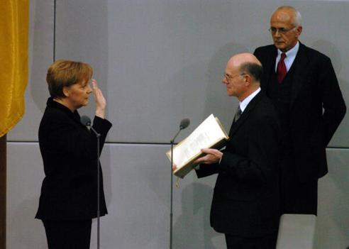 La excanciller, Angela Merkel, en la jura del cargo en 2005