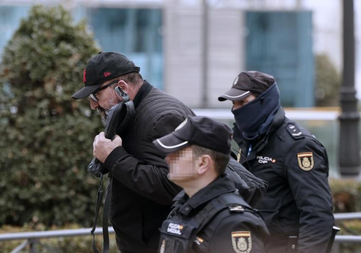 Koldo García, exasesor del exministro socialista José Luis Ábalos, a la salida de la Audiencia Nacional este jueves.