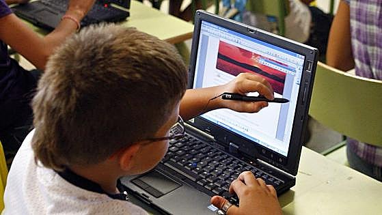 La mitad de los españoles cree que la escuela es ahora peor que en su época