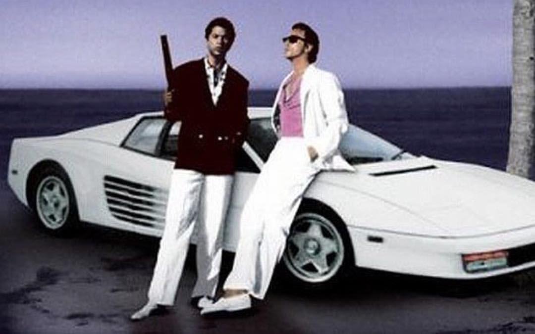 Icónica imagen de la serie 'Miami Vice' que popularizó el Testarrosa en los años 80.