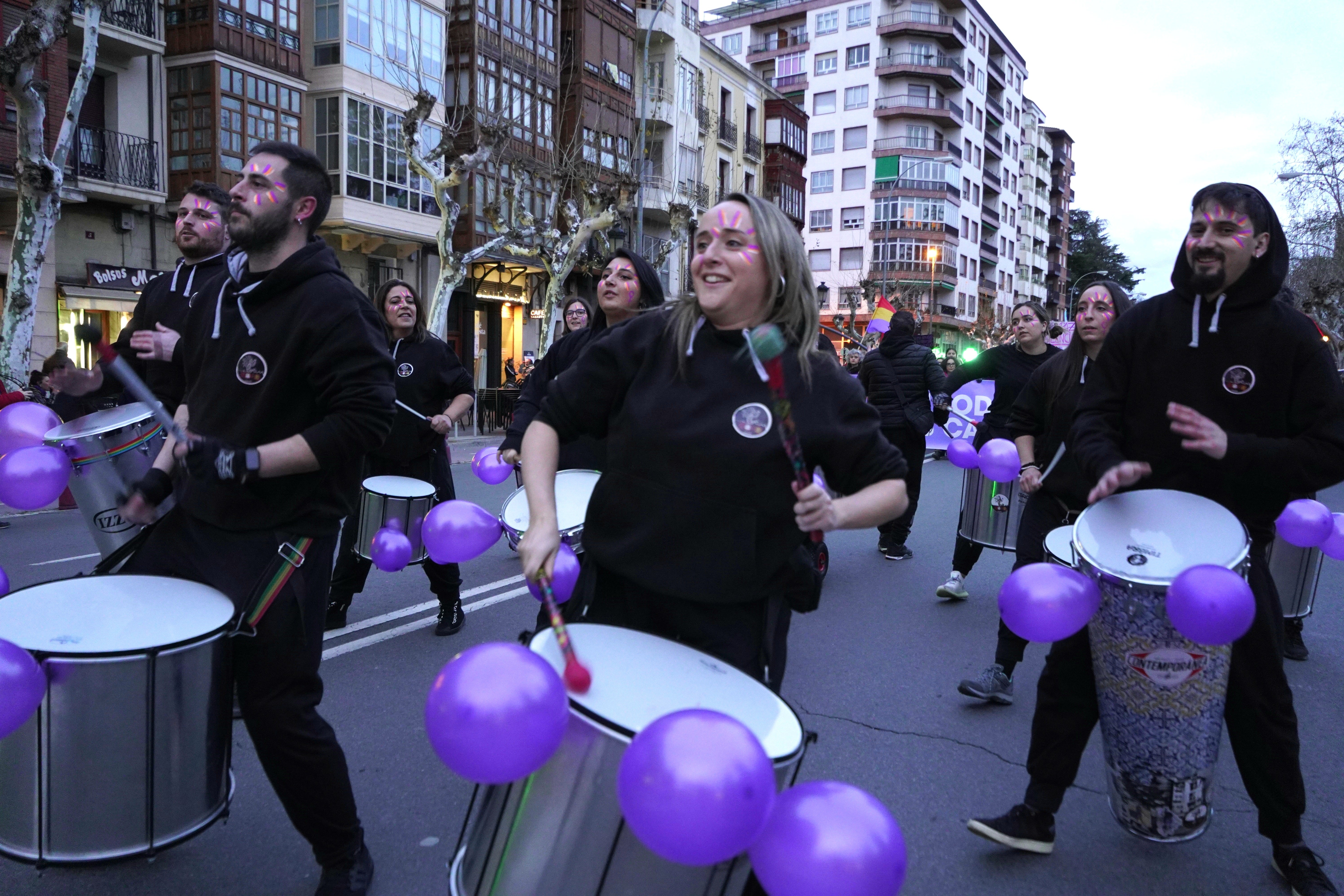 La batucada en la manifestación feminista de Logroño