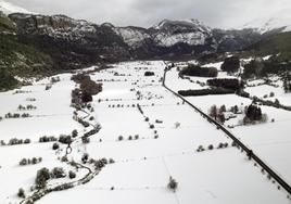 Campos nevados en el norte de Navarra.
