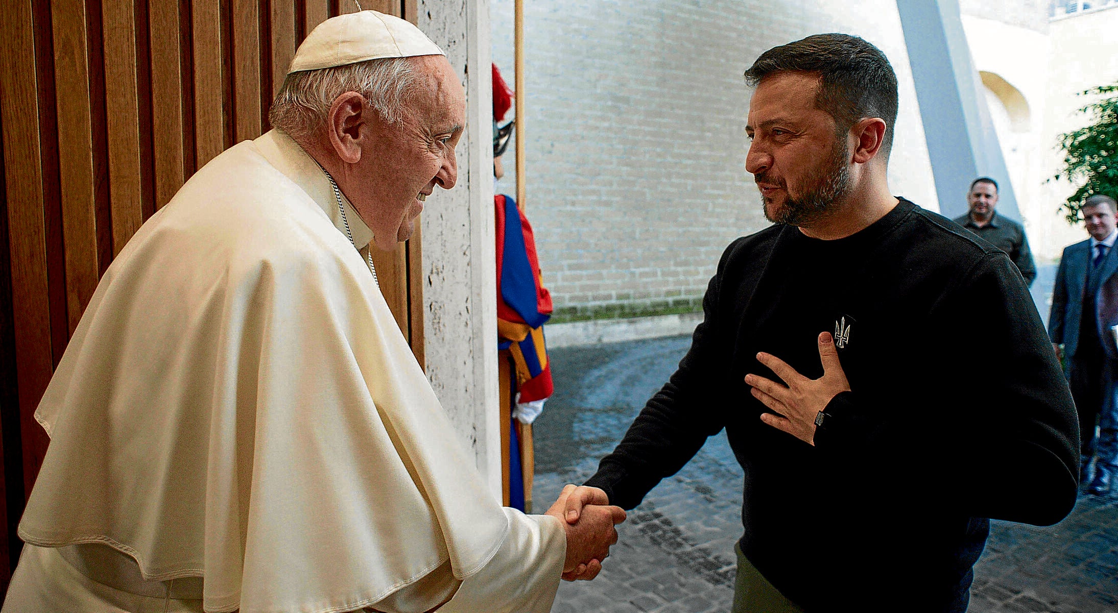 El papa Francisco y Volodímir Zelenski, el pasado mes de mayo en el Vaticano.