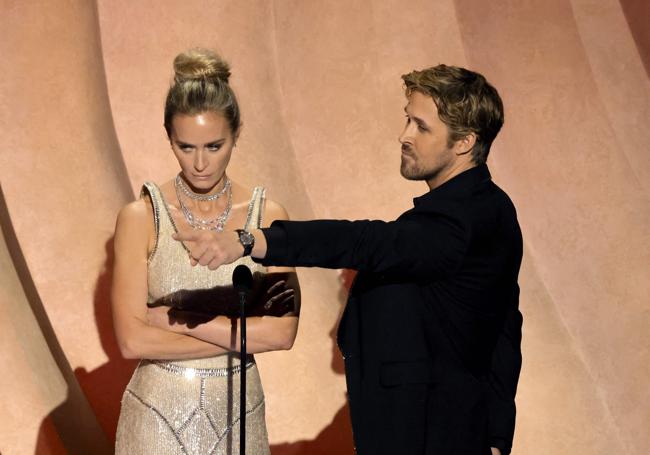 Emily Blunt y Ryan Gosling y las pequeñas rencillas de 'Barbenheimer'.