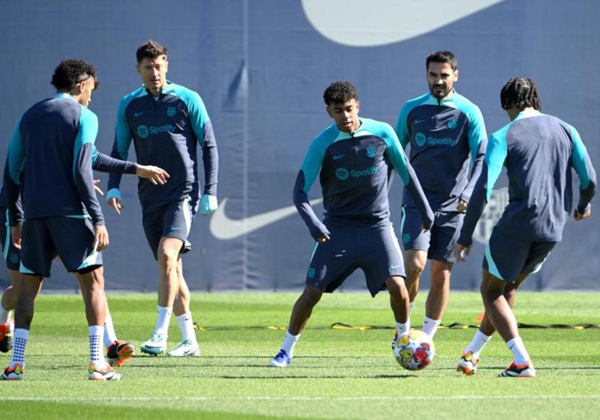 Los jugadores del Barça preparan el duelo del martes ante el Nápoles.