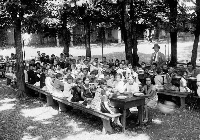 Los niños de la colonia Crspi estudiaban hasta las doce años, en lugar de trabajara desde los nueve.