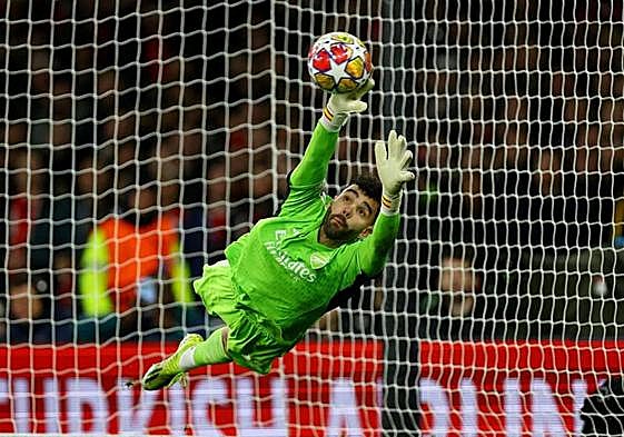 David Raya, durante la decisiva tanda de penaltis entre Arsenal y Oporto.
