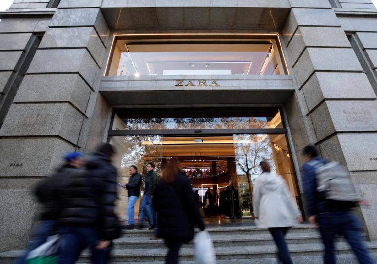 Inditex gana un récord de 5.300 millones y mejora un 28% el dividendo