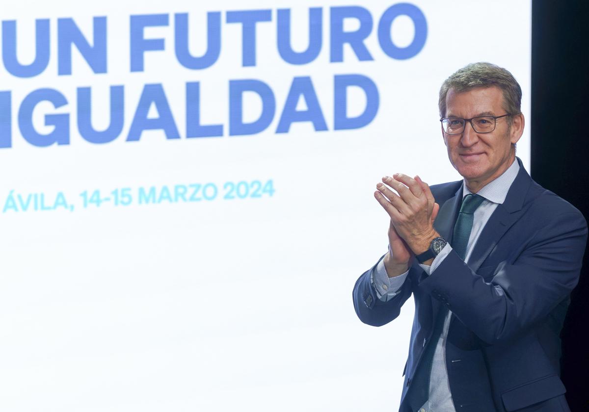 Feijóo clausura en Ávila las jornadas 'Diputaciones, cabildos y consells: por un futuro en igualdad'.