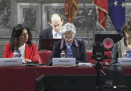 La presidenta de la Comisión de Venecia, Claire Bazy Malaurie junto a la vicepresidenta, Marta Cartabia, durante la reunión de la Comisión.