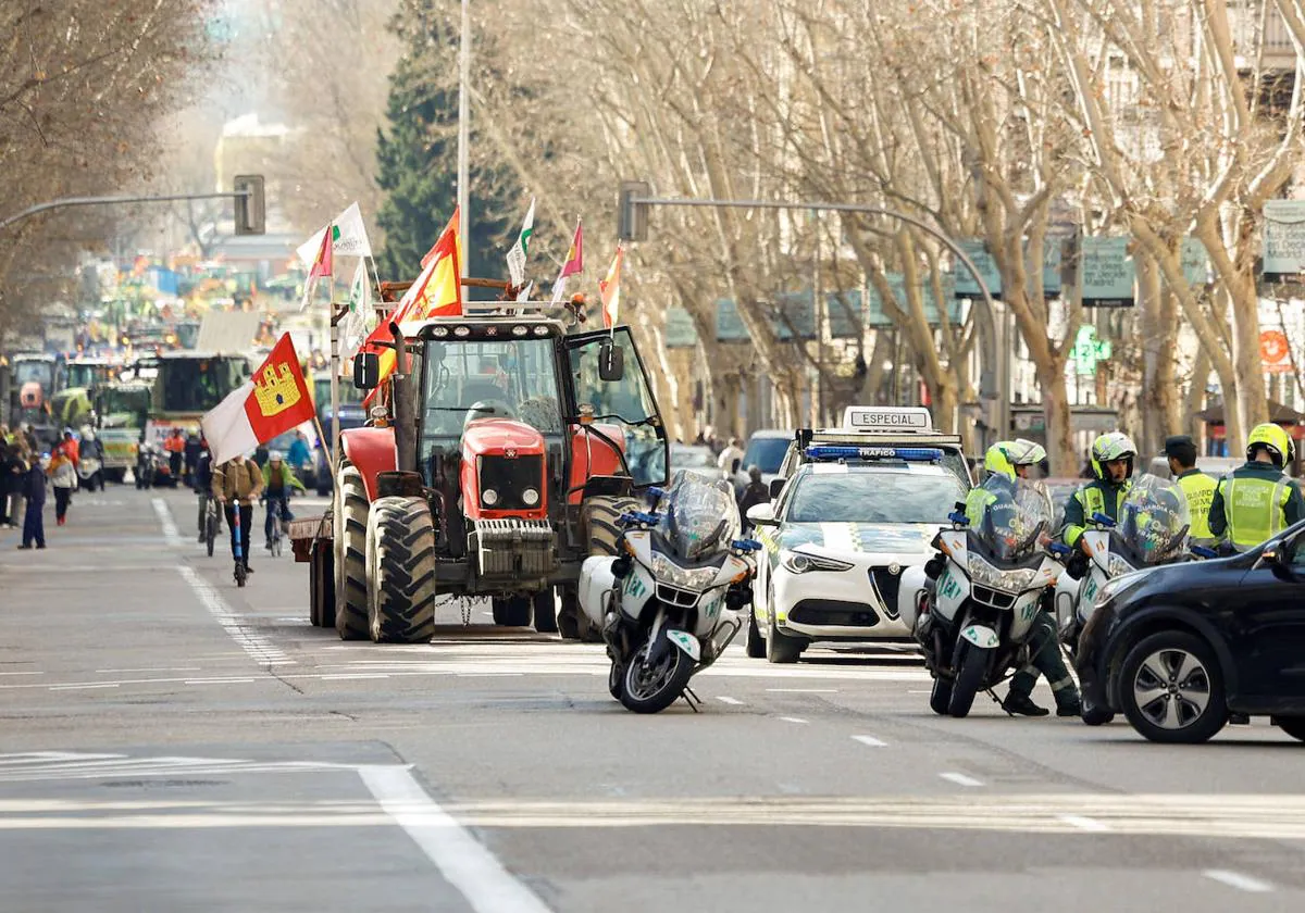 The tractors cut Madrid again to demand concrete measures