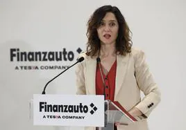 La presidenta de la Comunidad de Madrid, Isabel Díaz Ayuso, visita las instalaciones de Finanzauto en Arganda del Rey