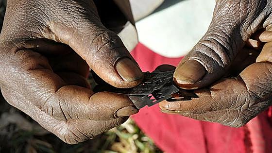 Gambia debate despenalizar la mutilación genital femenina